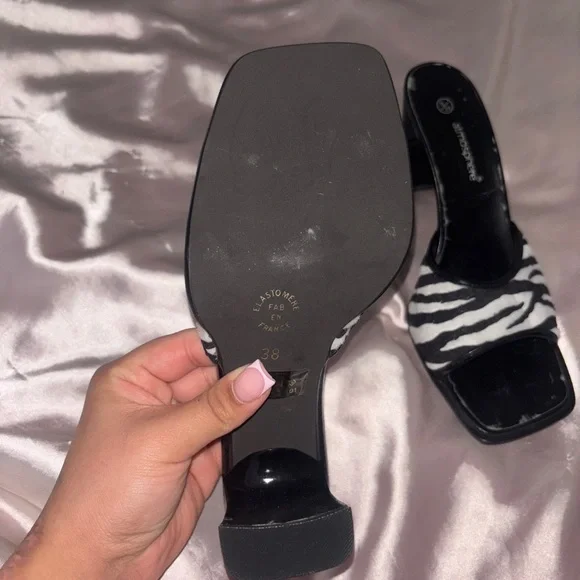 Black and White Zebra Print Women's Heels ⭐️ - Picture 2 of 3